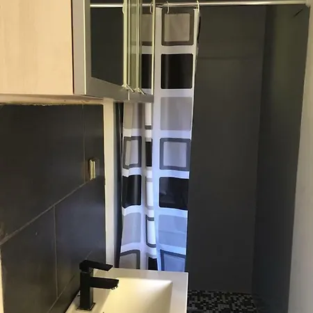 Doppelbettzimmer Mit Bad Apartment Kaiserslautern