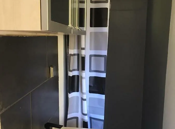 Doppelbettzimmer Mit Bad Apartamento Kaiserslautern